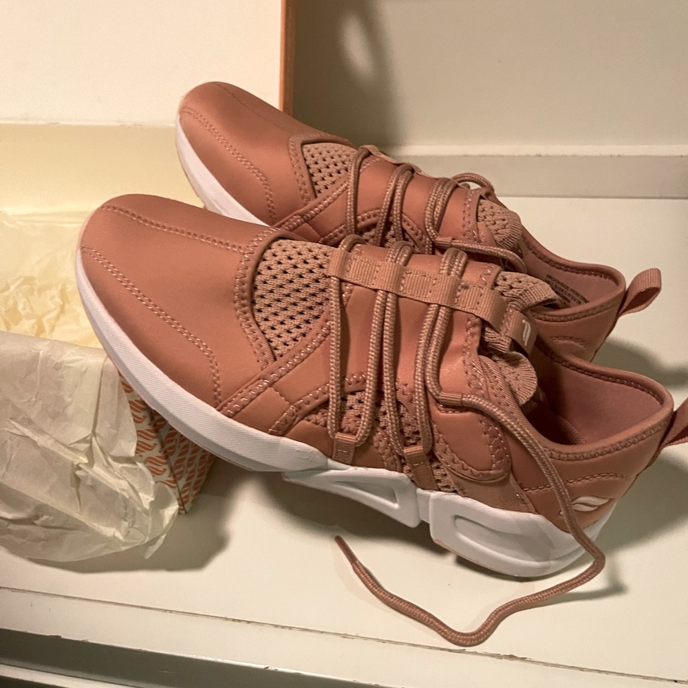 Applewood color gym shoes
